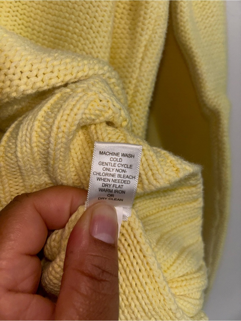 Banana Republic Crew Neck
Yellow Sweater Size S - Picture 5 of 8